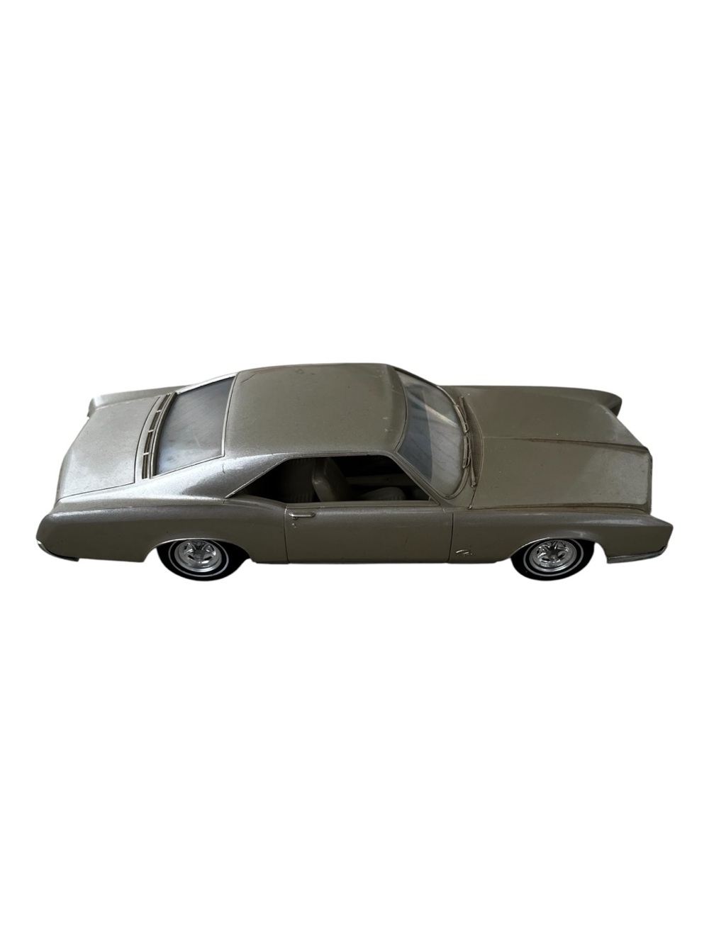 Vintage 1966 Gold Buick Riviera Dealer Promo Model Plastic Car 1:25 Scale